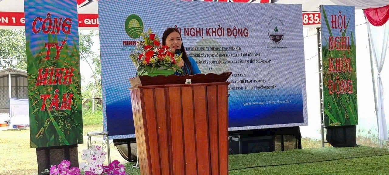 Hội nghị khởi động dự án tại Quảng Nam ngày 21/02/2023, màn hình có logo Minh Tâm và Viện Thổ nhưỡng Nông hóa