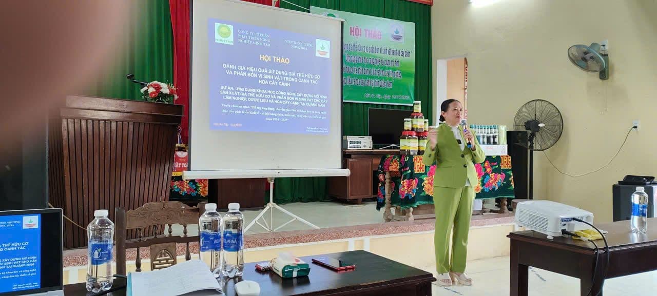 Hội thảo đánh giá hiệu quả sử dụng giá thể hữu cơ và phân bón vi sinh vật trong canh tác hoa cây cảnh, Hội An Tây, 11/2025